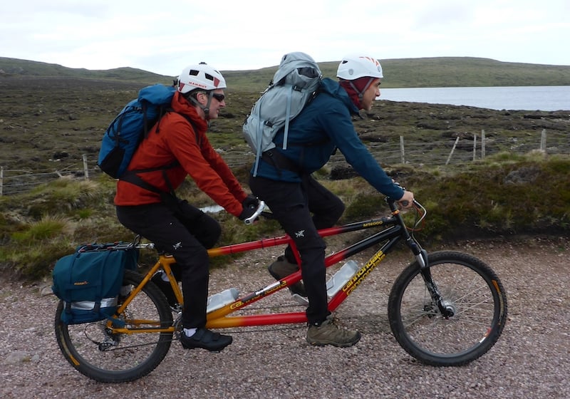 Red Széll and Matthew Wootliff on the approach to Am Buachaille (photo Nick Carter)